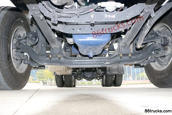 Dongfeng Liuqi Chenglong H5 Heavy Truck 380hp 6X4(10 wheels) LNG Tractor Truck Chassis (2) | 86Trucks