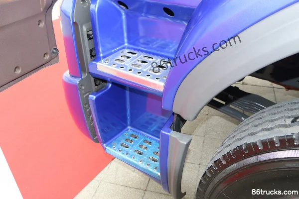 Dongfeng Liuqi Chenglong H5 Medium Truck 220 hp 4X2(6 wheels) 9.8m Van Cargo Truck Cab (2) | 86Trucks