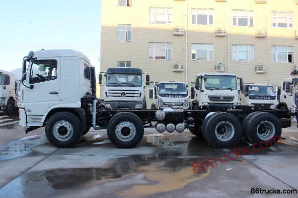SHACMAN Commercial Vehicle Xuande X6 300hp 8X4(12 wheels) 7.4m³ Concrete Mixer Truck Exterior (3) | 86Trucks