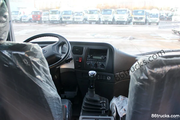 SHACMAN Commercial Vehicle Xuande X6 300hp 8X4(12 wheels) 7.4m³ Concrete Mixer Truck Cab (1) | 86Trucks