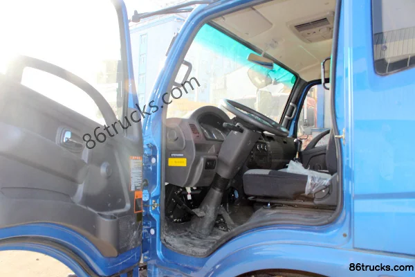 Feidi Aochi X3 156 hp 4X2(6 wheels) truck-mounted crane Cab (1) | 86Trucks