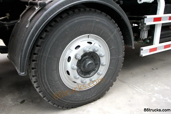 Hualing Heavy Truck 345 hp 8X4(12 wheels) 8 m Truck-Mounted Crane Chassis (2) | 86Trucks