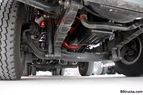 Hualing Heavy Truck 345 hp 8X4(12 wheels) 8 m Truck-Mounted Crane Chassis (1) | 86Trucks