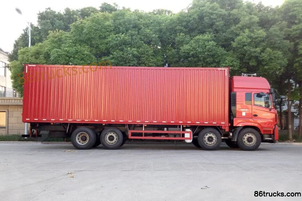 Sinotruk HOWO MANH5 heavy truck 340 hp 8X2(10 wheels) 9.6m van cargo truck Exterior (3) | 86Trucks