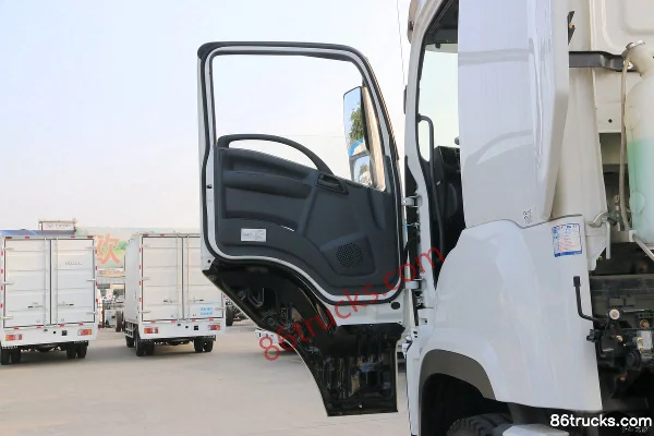 Qingling Isuzu Giga VC66 380 hp 6X4(10 wheels) tractor truck (China VI) Cab (1) | 86Trucks