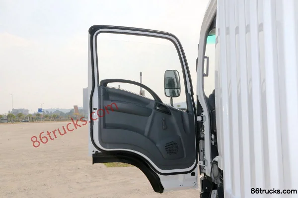 Qingling Isuzu KV600 130hp 4X2(6 wheels) 4.17m Single Row Van Light Truck Cab (1) | 86Trucks