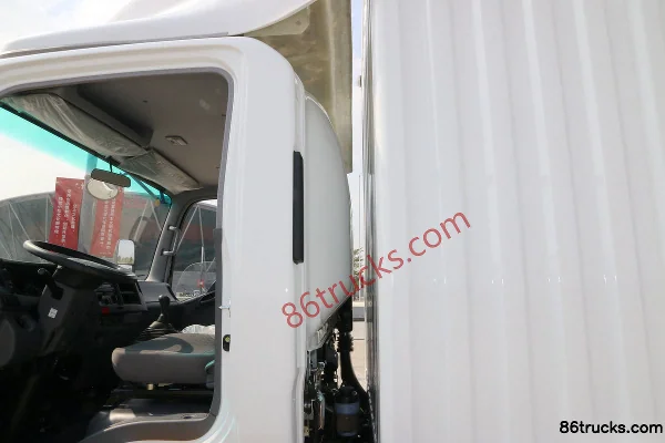 Qingling Isuzu KV600 130hp 4X2(6 wheels) 4.17m Single Row Van Light Truck Body (2) | 86Trucks