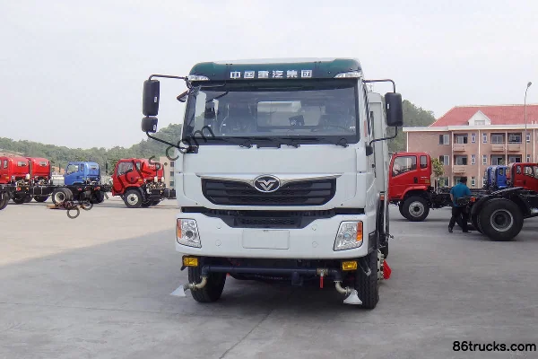 Sinotruk HOWO MANH5 210 ch 4X2(6 roues) balayeuse-laveuse Extérieur (2) | 86Trucks