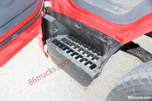 FAW Jiefang J6F 154hp 4X2(6 wheels) 4.21m Single Row Box Van Light Truck Cab (2) | 86Trucks