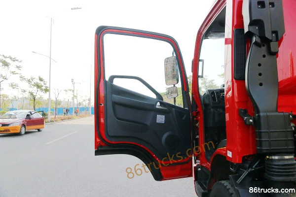 FAW Jiefang J6F 154hp 4X2(6 wheels) 4.21m Single Row Box Van Light Truck Cab (1) | 86Trucks