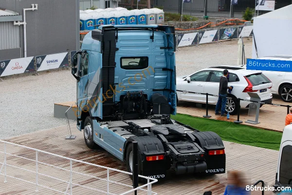 Volvo New FH Heavy Truck Volvo Ocean Race Special Edition 500hp 4X2(6 wheels) Tractor Truck (FH500) Exterior (3) | 86Trucks