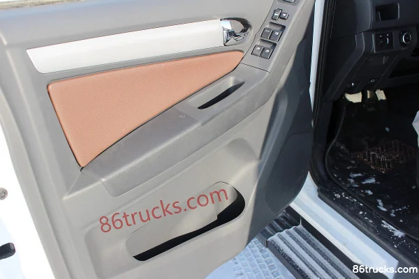 Qingling Isuzu Daka TAGA 2018 Deluxe 3.0T Diesel 131hp 4WD Double-row Pickup Chassis (3) | 86Trucks