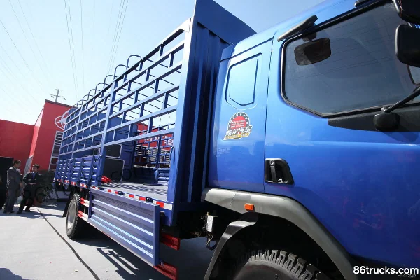 DongfengLiuqi Chenglong M3 camion moyen 160 ch 4X2(6 roues) camion porteur à grille 6,2 m Carrosserie (1) | 86Trucks