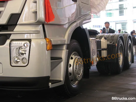 SAIC Hongyan Genlyon camion lourd 350 ch 6X4(10 roues) tracteur routier pour matières dangereuses Extérieur (3) | 86Trucks