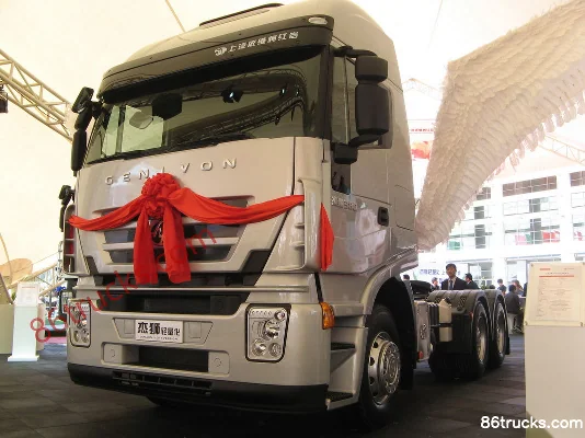SAIC Hongyan Genlyon camion lourd 350 ch 6X4(10 roues) tracteur routier pour matières dangereuses Extérieur (2) | 86Trucks