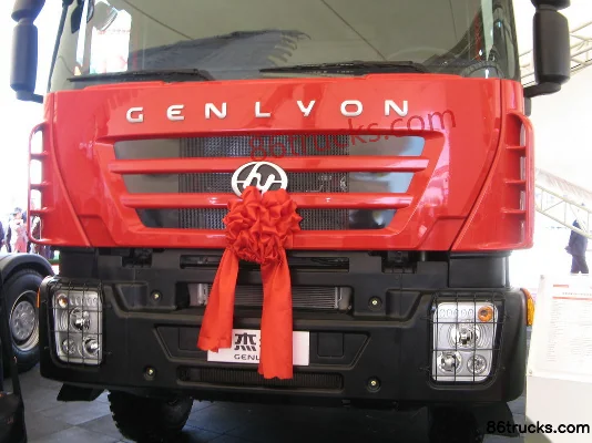 Hongyan Genlyon 340 hp 8X4(12 wheels) 8.2m Dump Truck Exterior (3) | 86Trucks