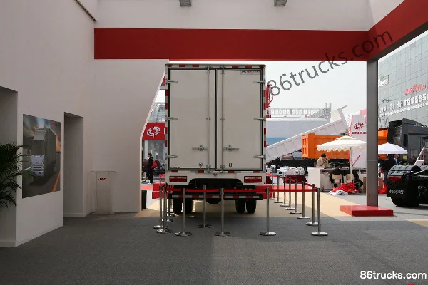 JAC Shuailing III 156hp 4X2(6 wheels) 6.2m semi-sleeper box cargo truck (HFC1083) Chassis (1) | 86Trucks