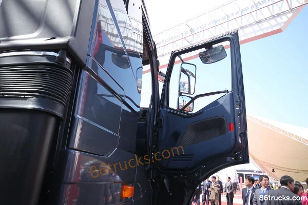 FAW Jiefang J6P Heavy Truck 420 hp 6X4(10 wheels) Tractor Truck (Flat Floor) Cab (3) | 86Trucks