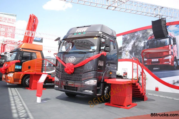 FAW Jiefang J6P Heavy Truck 420 hp 6X4(10 wheels) Tractor Truck (Flat Floor) Exterior (2) | 86Trucks