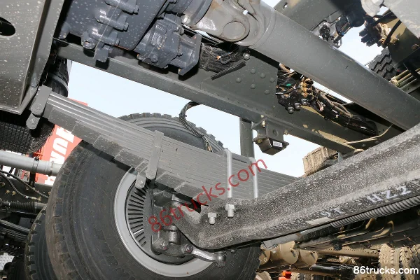 Sinotruk HOWO heavy truck 340hp 8X4(12 wheels) 6.5m dump truck (U-shaped bucket) Chassis (2) | 86Trucks