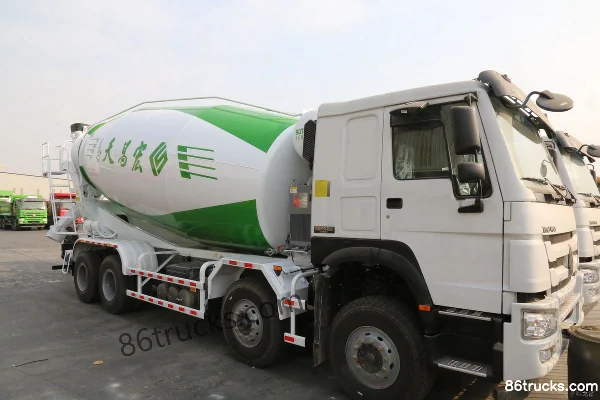 Sinotruk HOWO 380hp 8X4(12 wheels) 5.7m³ concrete mixer truck (12-speed) Exterior
