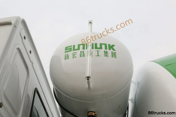 Sinotruk HOWO camion lourd 380 ch 8X4(12 roues) camion malaxeur 5,7 m³ (12 vitesses) Carrosserie (1) | 86Trucks