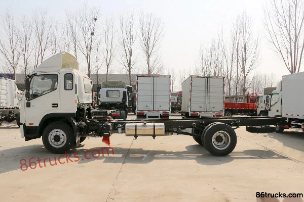 JAC Weisida W500 160 hp 4X2(6 wheels) 6.8m semi-crew cab van truck chassis Exterior (3) | 86Trucks