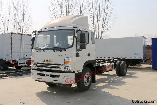 JAC Weisida W500 160 hp 4X2(6 wheels) 6.8m semi-crew cab van truck chassis Exterior (2) | 86Trucks