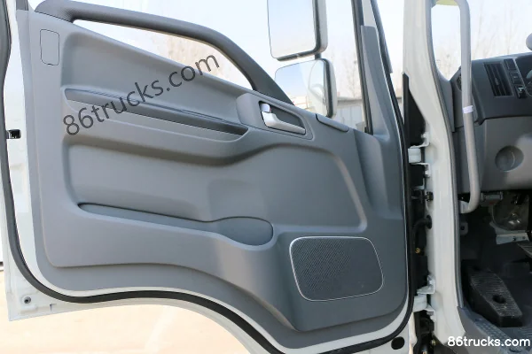 JAC Weisida W500 160 hp 4X2(6 wheels) 6.8m semi-crew cab van truck chassis (1) | 86Trucks