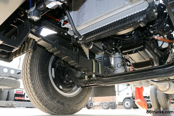 JAC Weisida W500 160 hp 4X2(6 wheels) 6.8m semi-crew cab van truck chassis (2) | 86Trucks
