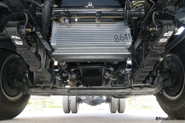 FAW Jiefang J6F 130hp 4X2(6 wheels) 4.21m single-row light truck chassis (6-speed) (2) | 86Trucks