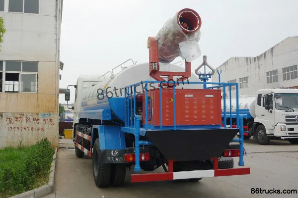 Dongfeng Commercial Vehicle Tianjin 180hp 4X2(6 wheels) Green Sprinkler Truck (Chengliwei Brand) Exterior (2) | 86Trucks
