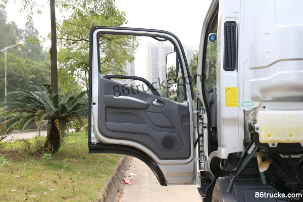 Foton Ollin CTS Southwest Edition 156hp 4X2(6 wheels) 4.17m single-row flatbed light truck Cab (1) | 86Trucks