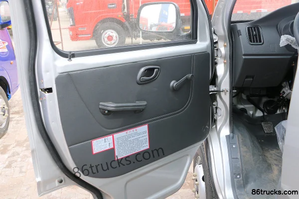 Dongfeng T3 (formerly Xiaobawang W) 110hp 4X2(6 wheels) Gasoline 2.5m Double Row Flatbed Mini Truck Cab (1) | 86Trucks