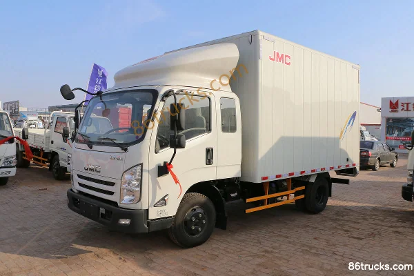 JMC Kaiyun version améliorée 116 ch 4X2(6 roues) camion léger fourgon cabine avancée 3,68 m Extérieur (3) | 86Trucks