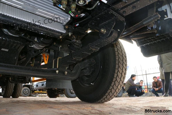 JMC Kaiyun version améliorée 116 ch 4X2(6 roues) camion léger fourgon cabine avancée 3,68 m Châssis (3) | 86Trucks