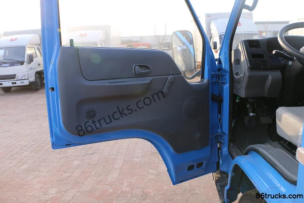 JMC Shunda Narrow Body Luxury Edition 116 hp 4X2(6 wheels) 3.265m Double Row Flatbed Light Truck Cab (1) | 86Trucks