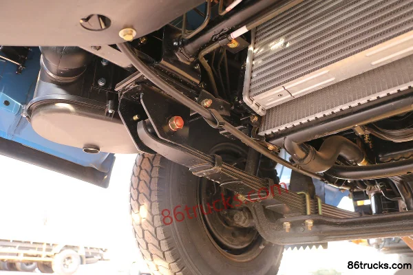 JMC Shunda Narrow Body Luxury Edition 116 hp 4X2(6 wheels) 3.265m Double Row Flatbed Light Truck Chassis (2) | 86Trucks
