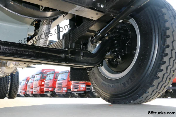 FAW Jiefang Qingdao Long V2.0 camion moyen 220 ch 4X2(6 roues) 7,8 m camion porteur à toit ouvrant (rapport de pont 4.444) Châssis (3) | 86T