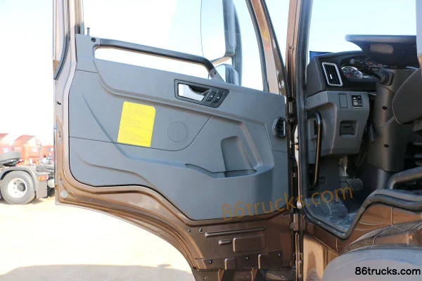FAW Jiefang Qingdao Long VH Medium Truck 220 hp 4X2(6 wheels) 6.75m Stake Truck Cab (1) | 86Trucks