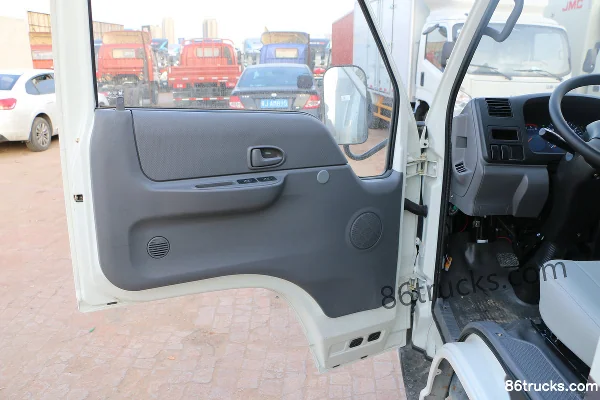 JMC Shunda Narrow Body Luxury Edition 116 hp 4X2(6 wheels) 3.32m Double Row Box Van Light Truck Cab (1) | 86Trucks