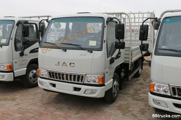 JAC Junling E3 95 hp 4X2(6 wheels) 3.85m One-and-a-Half Row Flatbed Light Truck Exterior (3) | 86Trucks