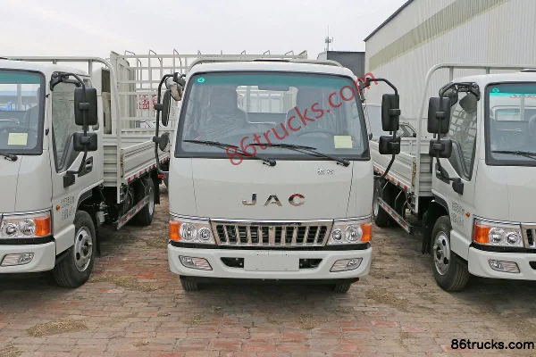 JAC Junling E3 95 hp 4X2(6 wheels) 3.85m One-and-a-Half Row Flatbed Light Truck Exterior (2) | 86Trucks