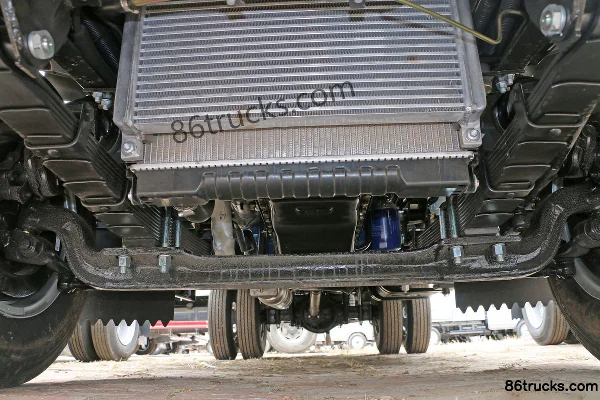 JAC Junling E3 95 hp 4X2(6 wheels) 3.85m One-and-a-Half Row Flatbed Light Truck Chassis (2) | 86Trucks
