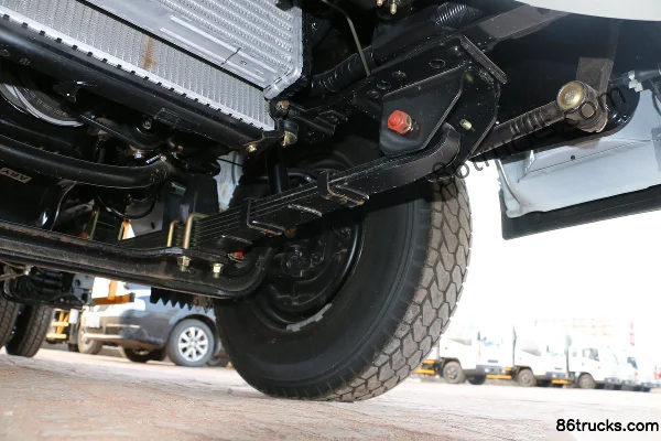 JMC Shunda Narrow Body Luxury Edition 116 hp 4X2(6 wheels) 3.32m Double Row Box Van Light Truck Chassis (3) | 86Trucks