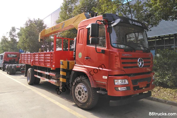 Chengliwei Chengliwei Dayun chassis truck-mounted crane
