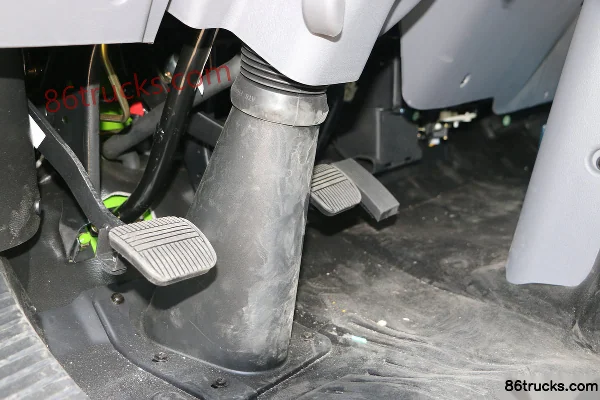 Foton Ruwo E3 140 ch 4X2(6 roues) 4 m camion benne LNG Cabine (3) | 86Trucks