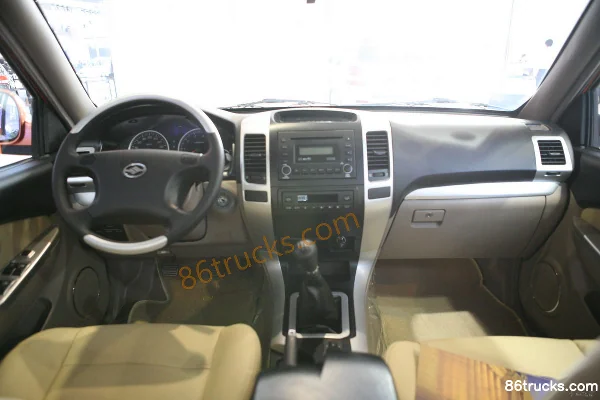 Huanghai Dachai Shen 2009 Luxe 2.4L essence 4x4(6 roues) double cab pickup Châssis (4) | 86Trucks