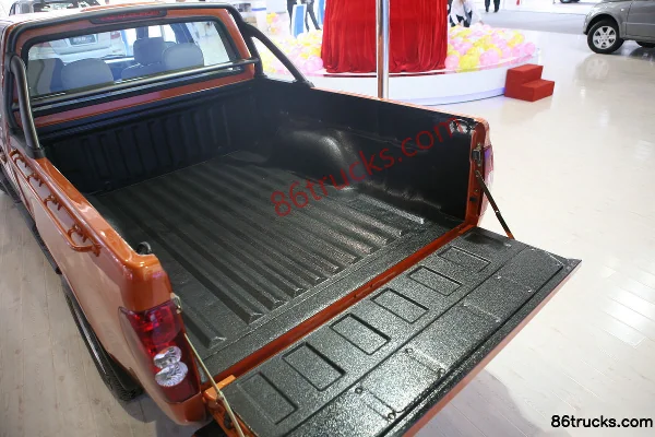 Huanghai Dachai Shen 2009 Luxe 2.4L essence 4x4(6 roues) double cab pickup Carrosserie (2) | 86Trucks
