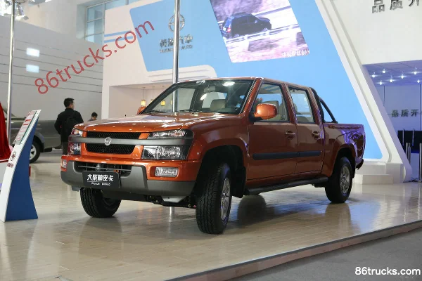 Huanghai Dachai Shen 2009 Luxe 2.4L essence 4x4(6 roues) double cab pickup Cabine (3) | 86Trucks